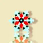 Modèle de perles à repasser - Noël - Flocon blanc et rouge
