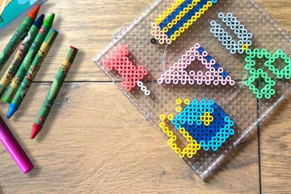 Modèles de perles à repasser - Rentrée scolaire / Rentrée des classes - PDF à imprimer - Free printables Back to school perler beads patterns!