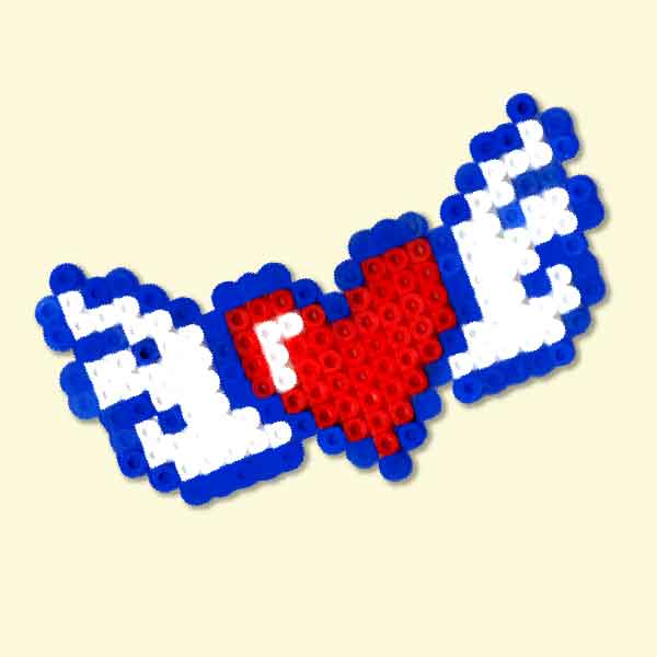 Modèle de perles à repasser à imprimer Retro Gaming Coeurs -DIY Creation Fête des Mères, fête des pères - Free printable Retro gaming hearts perler beads pattern! DIY creation for mother's day, father's day! Actual size for pegboards!