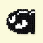 Modèle de perles à repasser Super Mario à imprimer - Balle Bill - Easy & Free printable Super Mario Bullet Bill perler beads pattern! Actual size for pegboards!