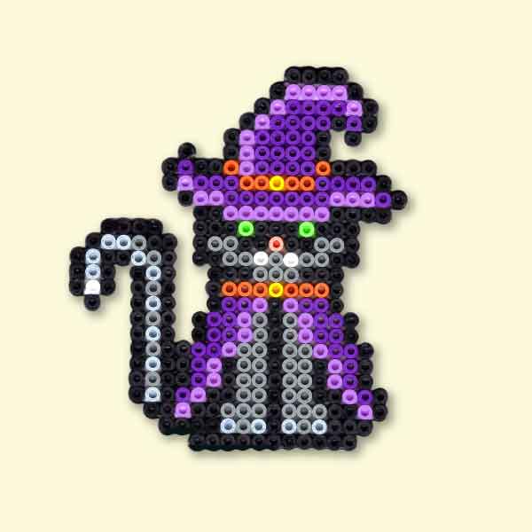 Modèles perles à repasser Halloween Chat sorcier - Modèles Originaux en PDF à taille réelle Mes Perles à Repasser - Free printable Wizard Cat perler beads Pattern for Halloween! Actual size for pegboards