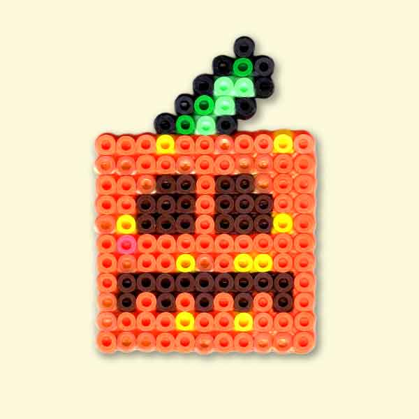 Modèles perles à repasser Halloween Citrouille Minecraft - Modèles Originaux en PDF à taille réelle Mes Perles à Repasser - Free printable Minecraft Pumpkin perler beads Pattern for Halloween! Actual size for pegboards