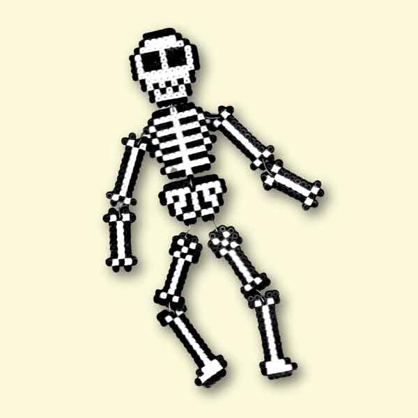 Modèles perles à repasser Halloween Squelette articulé - Modèles Originaux en PDF à taille réelle Mes Perles à Repasser - Free printable Articulated Skeleton perler beads Pattern for Halloween! Actual size for pegboards